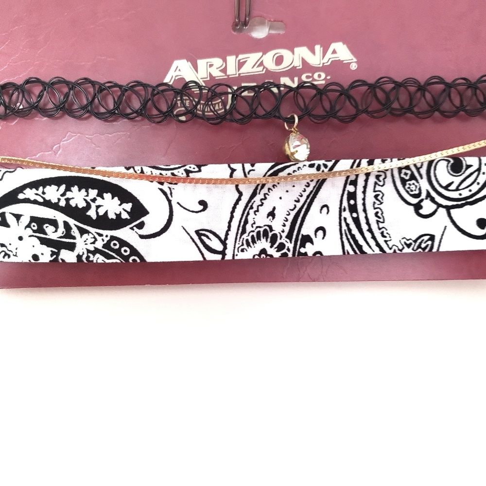 Arizona NWT choker necklaces